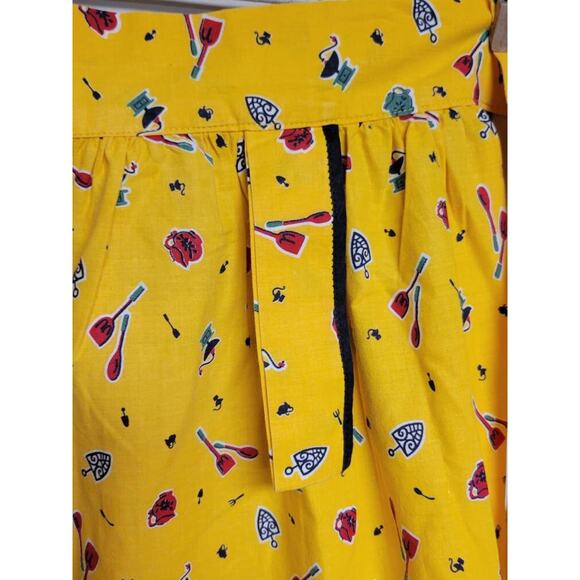 Vintage Half Apron, Mustard Yellow, Kitschy Design - Picture 4 of 5